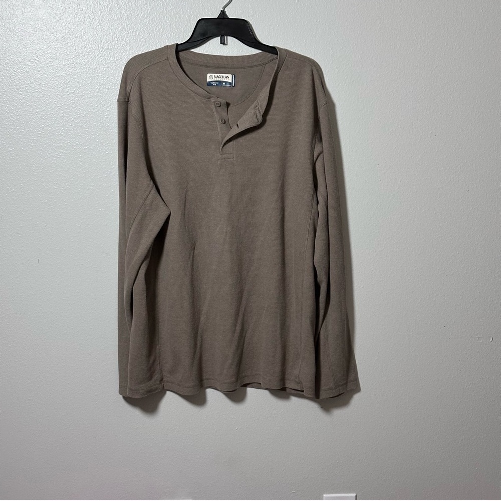 Magellan Outdoors Men Beige‎ Tan Henley Shirt Long Sleeve Classic Fit size XL.